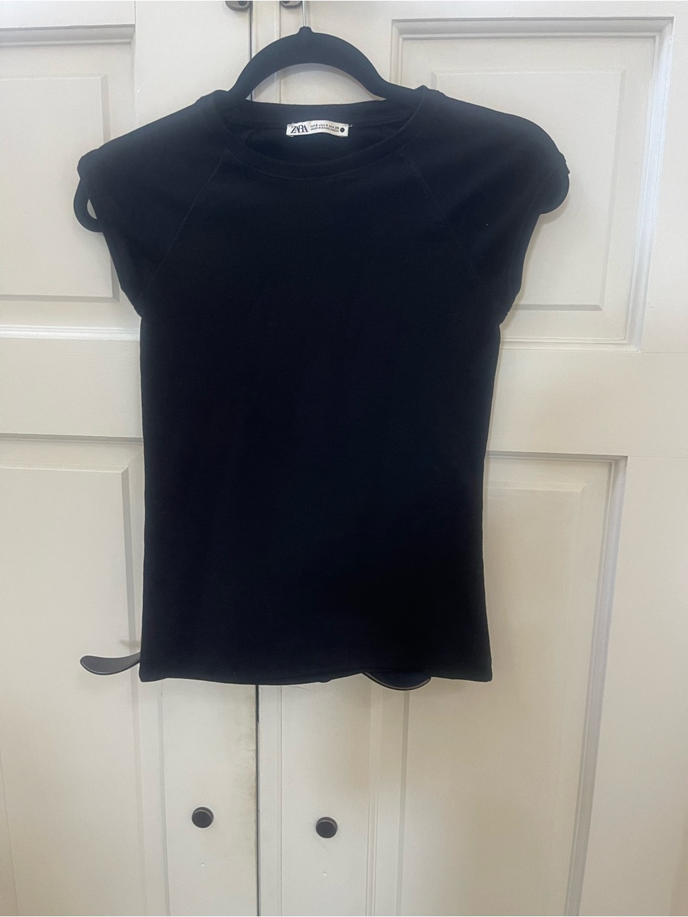 ZARA Black Short Sleeve Crewneck Tee. Size S